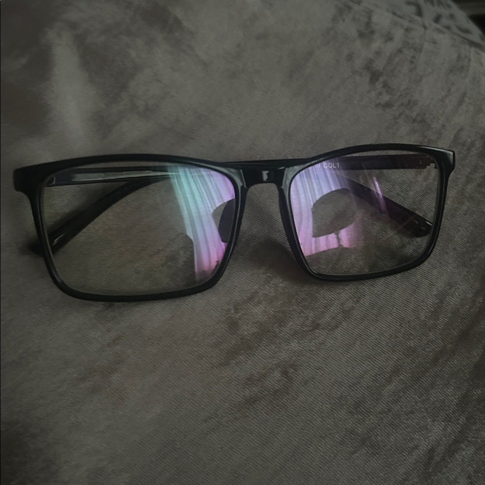 Shein
Square Frame Glasses with Clear Lenses
Color- black
New with tags